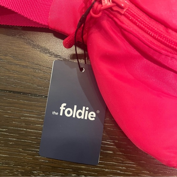 NWT Foldie Hot Pink RFID Safe Bag - Picture 4 of 9